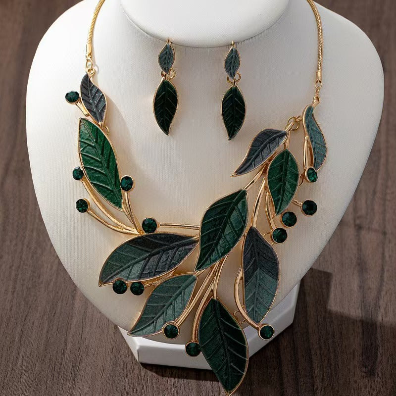 Handmade Leaves Necklace For Women In Simple Style With Zinc Alloy And Artificial Rhinestones Featuring Handmade Chain