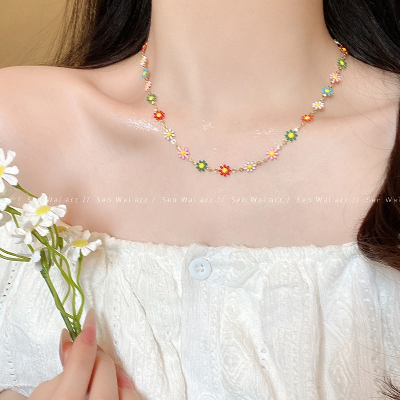 Sweet Daisy Necklace For Women Featuring Copper Chain And Pendant With Electroplated Finish