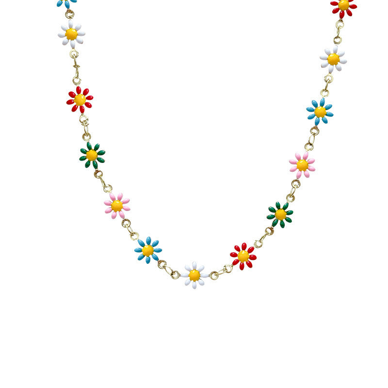 Sweet Daisy Necklace For Women Featuring Copper Chain And Pendant With Electroplated Finish