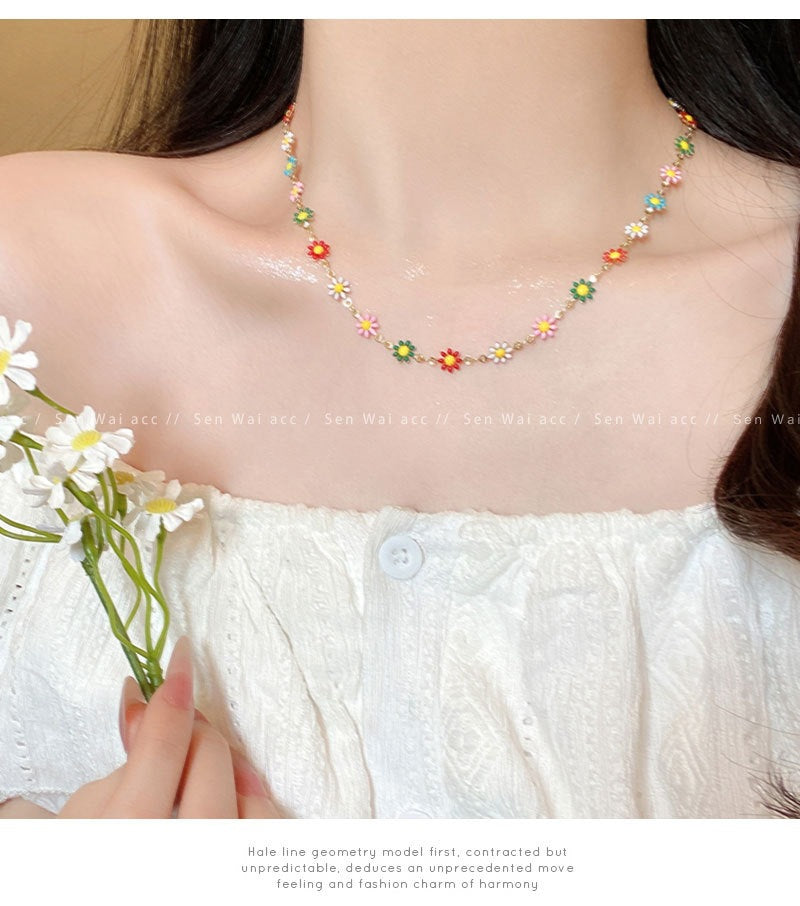 Sweet Daisy Necklace For Women Featuring Copper Chain And Pendant With Electroplated Finish