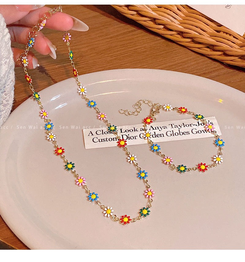 Sweet Daisy Necklace For Women Featuring Copper Chain And Pendant With Electroplated Finish