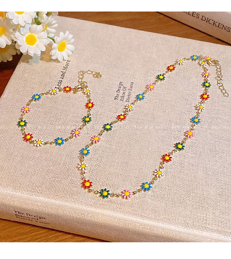 Sweet Daisy Necklace For Women Featuring Copper Chain And Pendant With Electroplated Finish