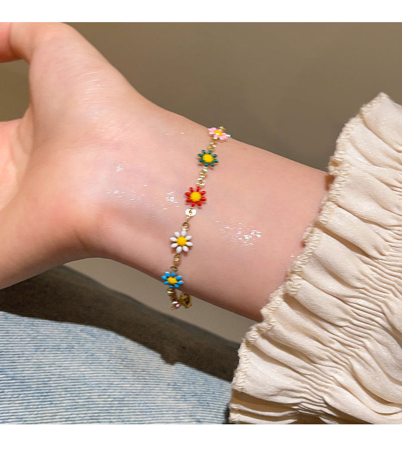 Sweet Daisy Necklace For Women Featuring Copper Chain And Pendant With Electroplated Finish