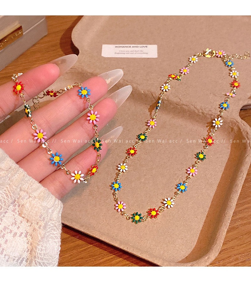 Sweet Daisy Necklace For Women Featuring Copper Chain And Pendant With Electroplated Finish