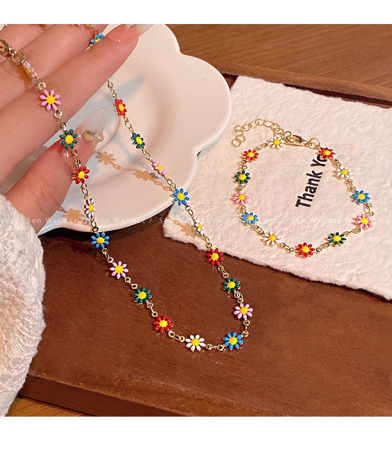 Sweet Daisy Necklace For Women Featuring Copper Chain And Pendant With Electroplated Finish