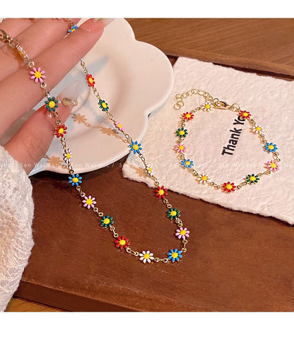 Sweet Daisy Necklace For Women Featuring Copper Chain And Pendant With Electroplated Finish