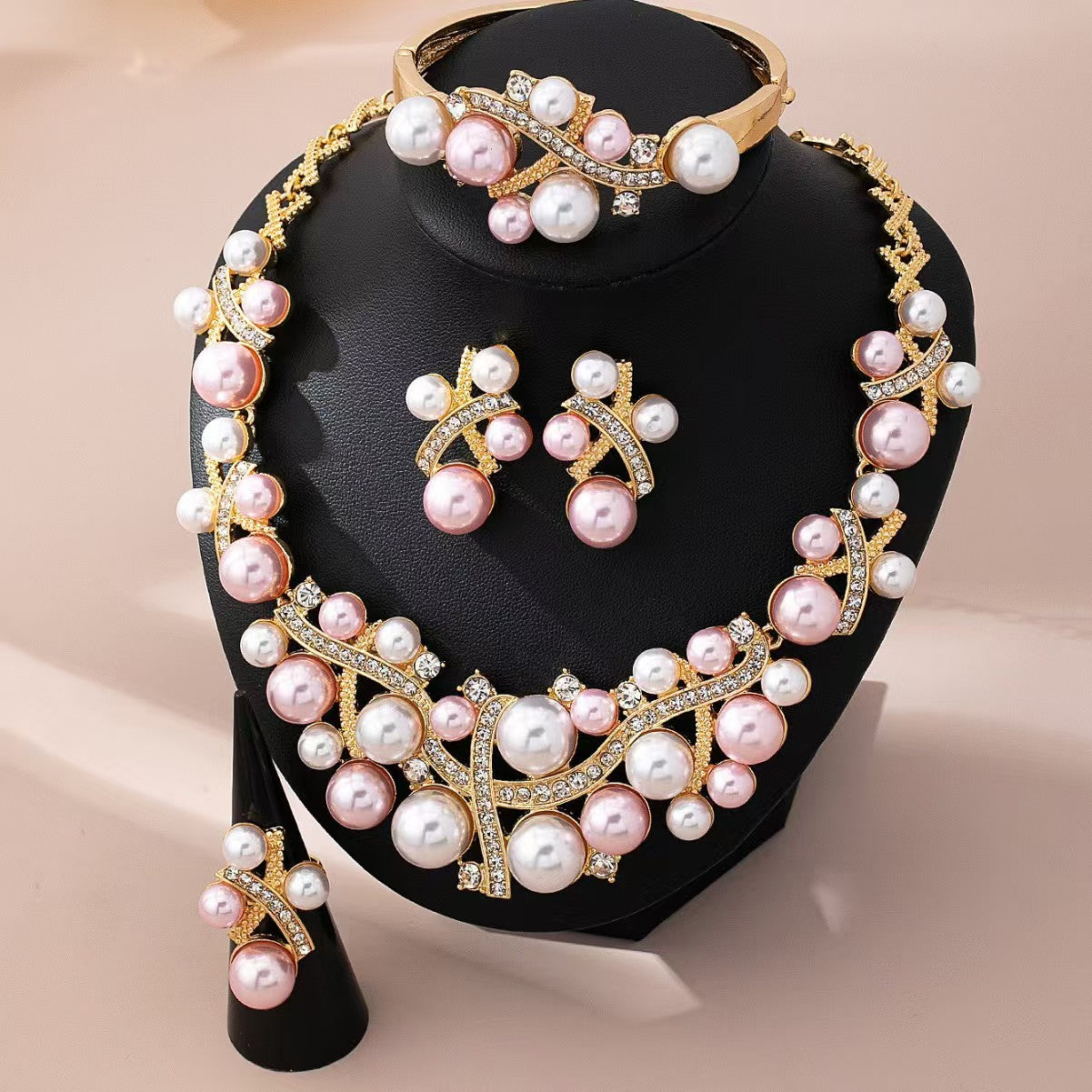 Luxurious Handmade Round Necklace For Women With Acrylic Inlay And Zinc Alloy Handmade Chain