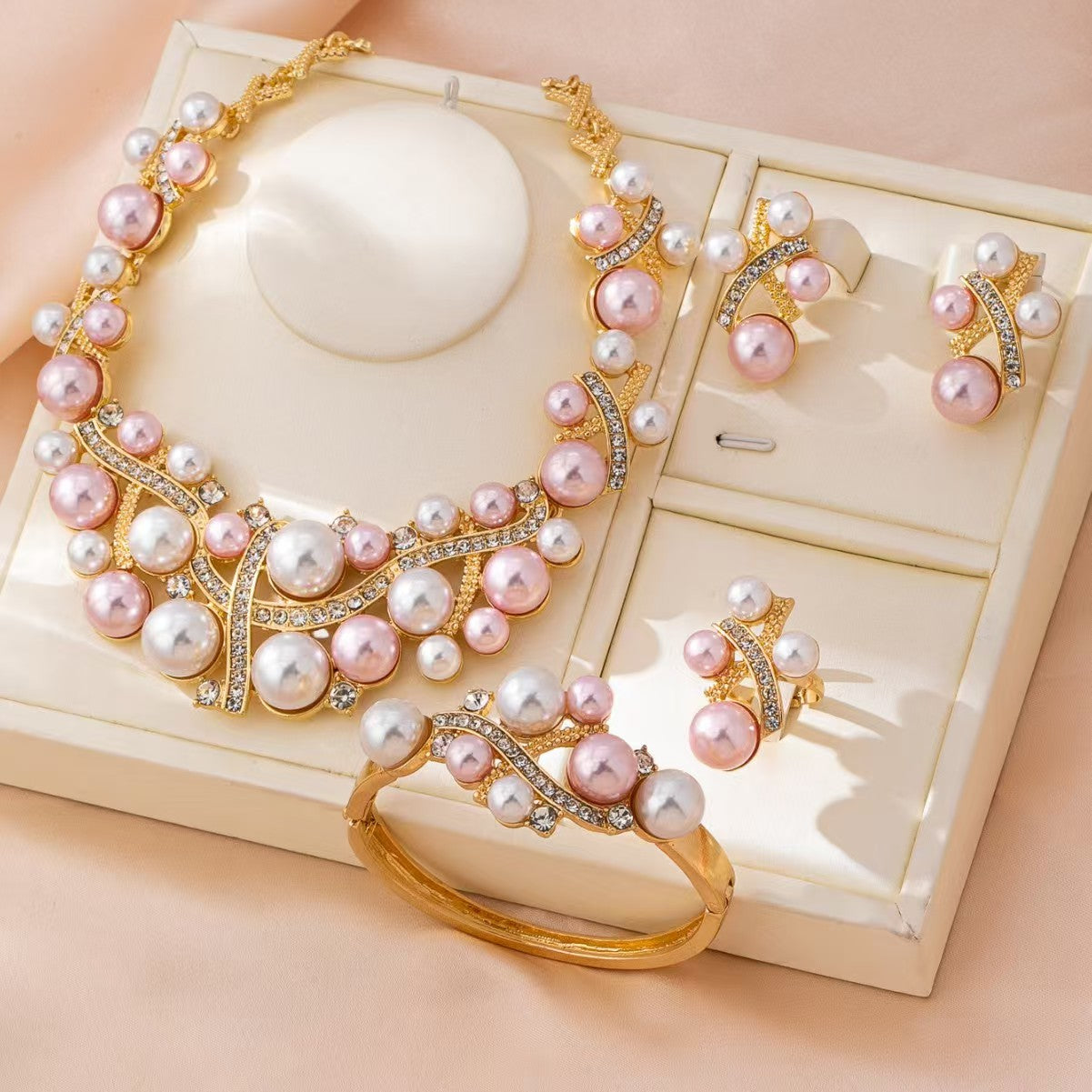 Luxurious Handmade Round Necklace For Women With Acrylic Inlay And Zinc Alloy Handmade Chain