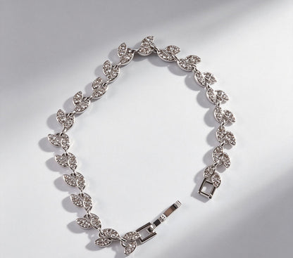 Simple Style Leaf Bracelet For Women In Rose Gold Featuring Alloy Chain With Rhinestone Inlay