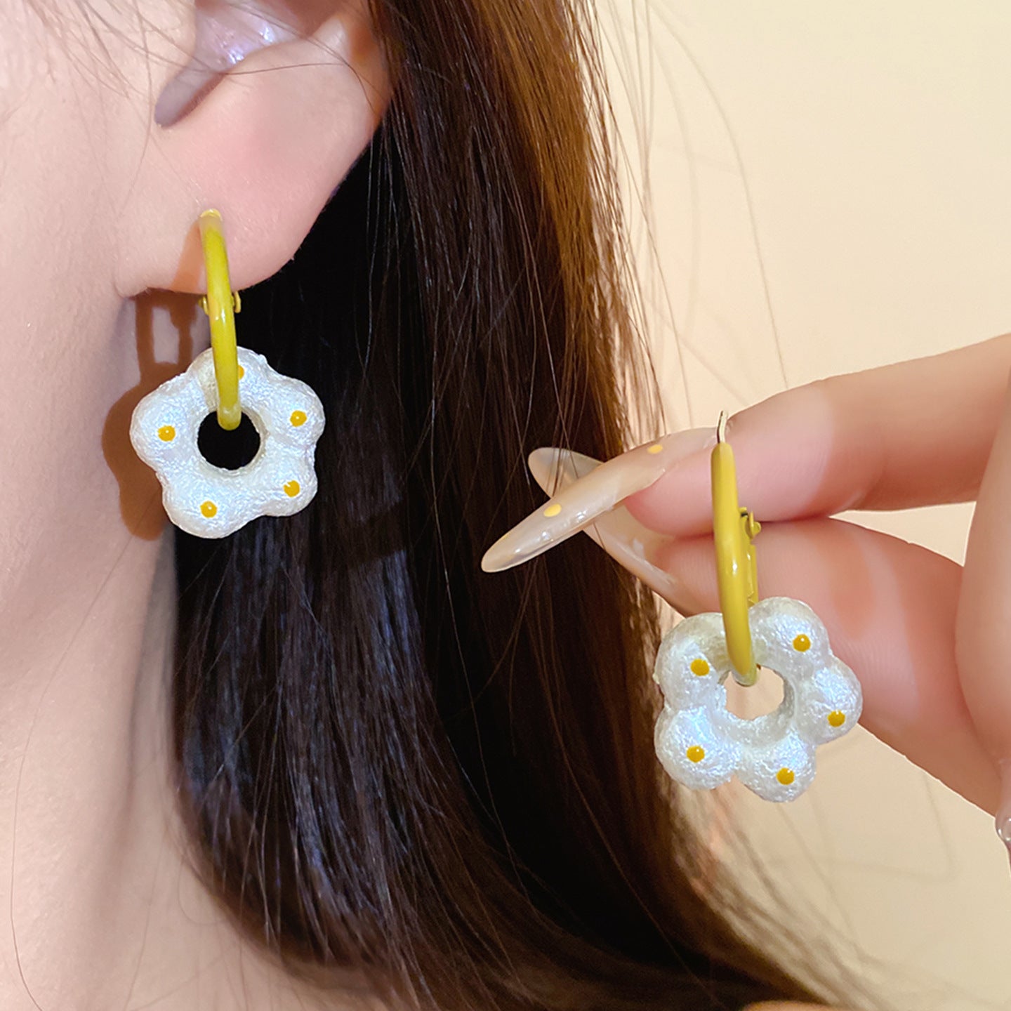 Simple Style Polka Dots Enamel Earrings In White With Iron Base And 304 Stainless Steel Posts For Women