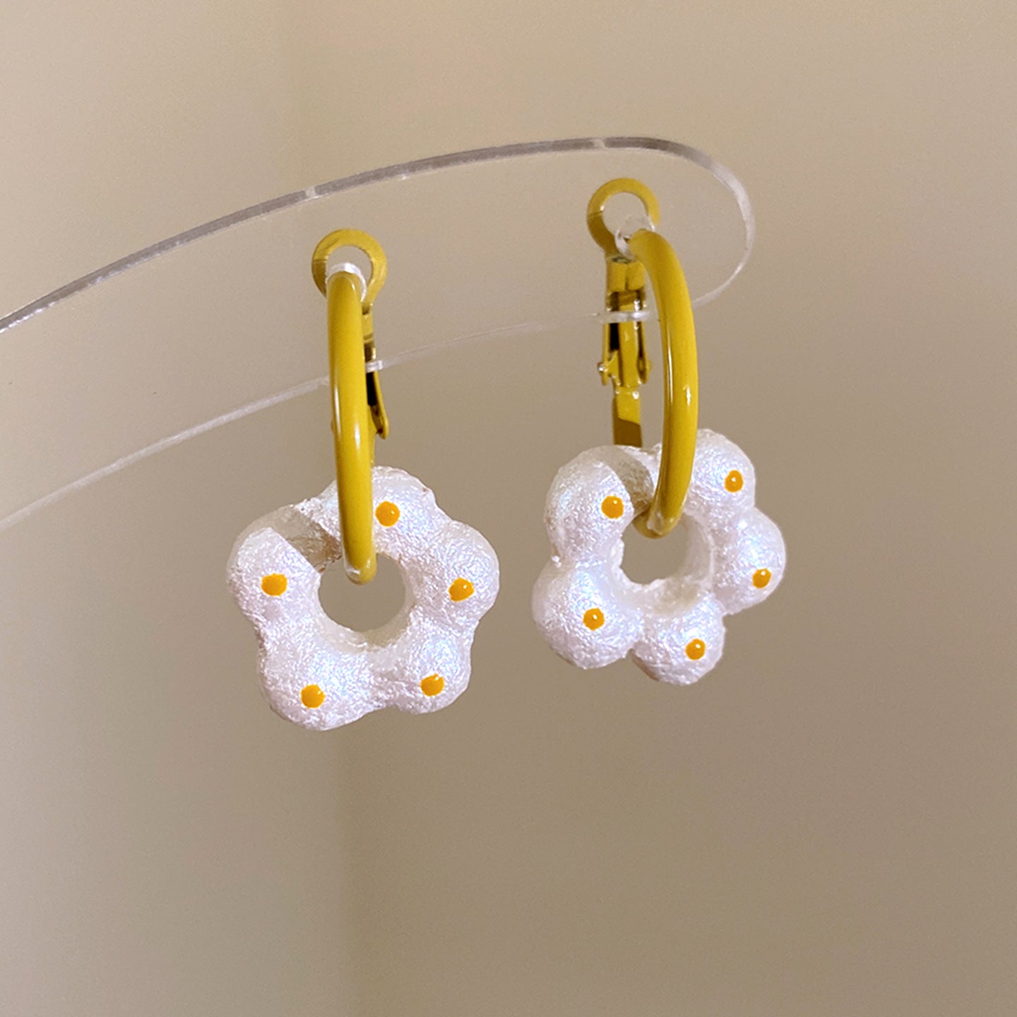 Simple Style Polka Dots Enamel Earrings In White With Iron Base And 304 Stainless Steel Posts For Women