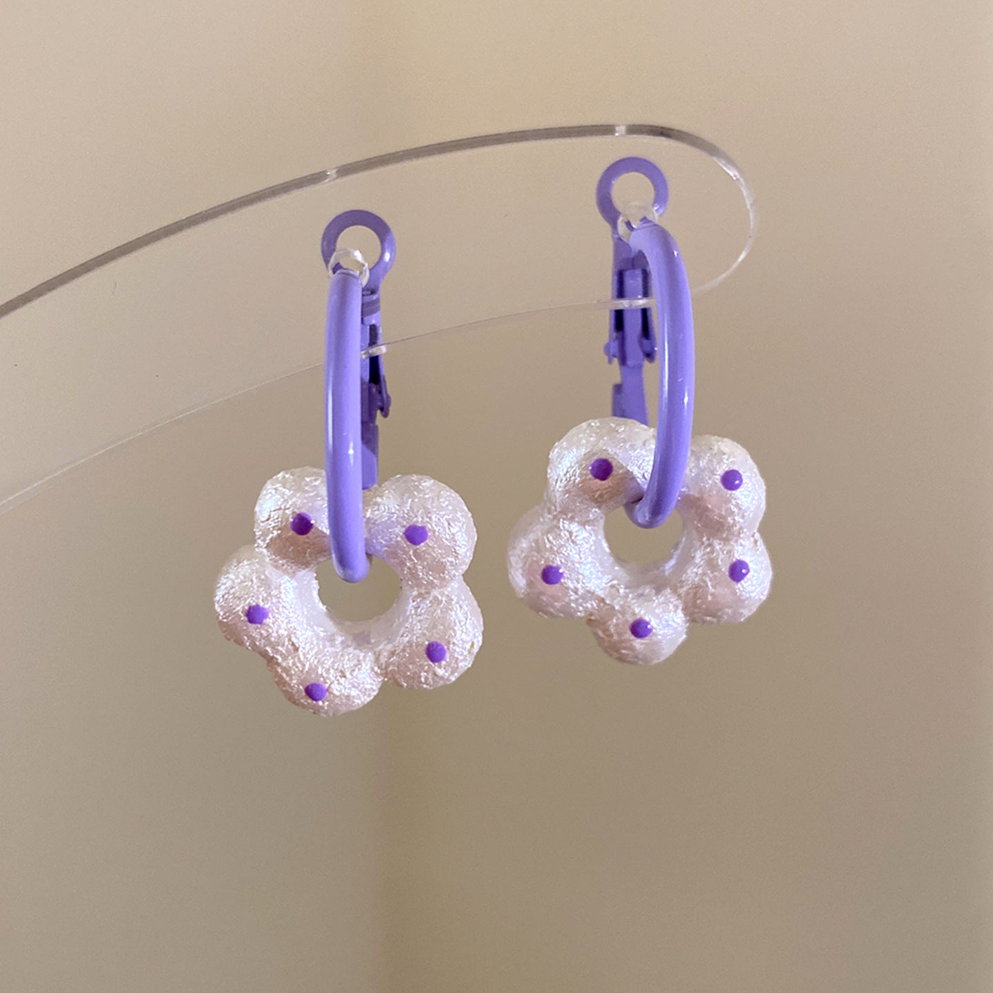 Simple Style Polka Dots Enamel Earrings In White With Iron Base And 304 Stainless Steel Posts For Women