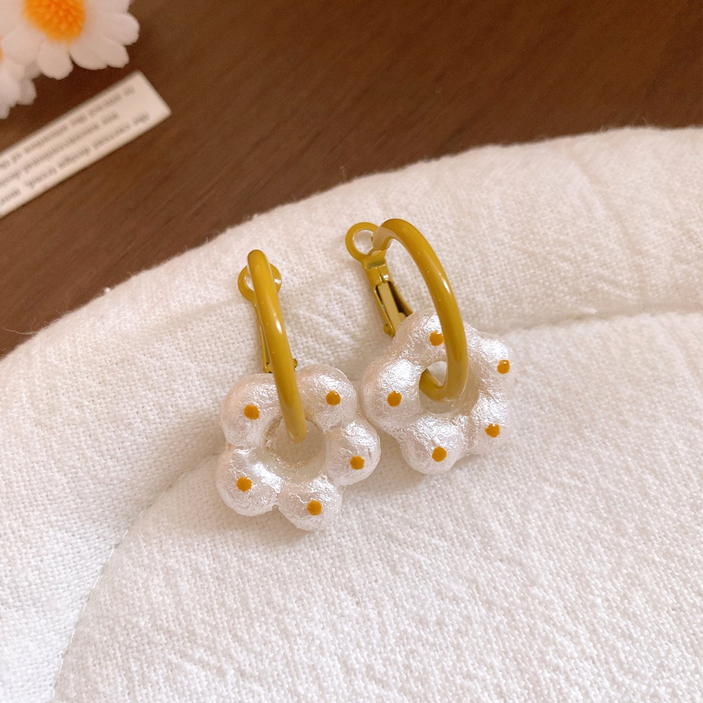Simple Style Polka Dots Enamel Earrings In White With Iron Base And 304 Stainless Steel Posts For Women