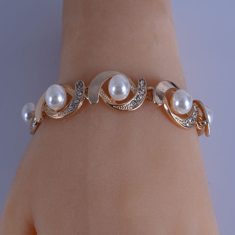 Sweet Gold Electroplated Alloy Bangle With Rhinestone Inlay, Elegant And Stylish Jewelry