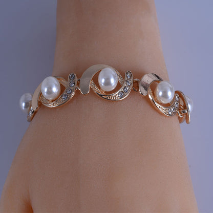 Sweet Gold Electroplated Alloy Bangle With Rhinestone Inlay, Elegant And Stylish Jewelry