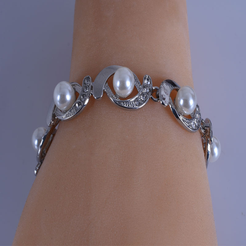 Sweet Gold Electroplated Alloy Bangle With Rhinestone Inlay, Elegant And Stylish Jewelry