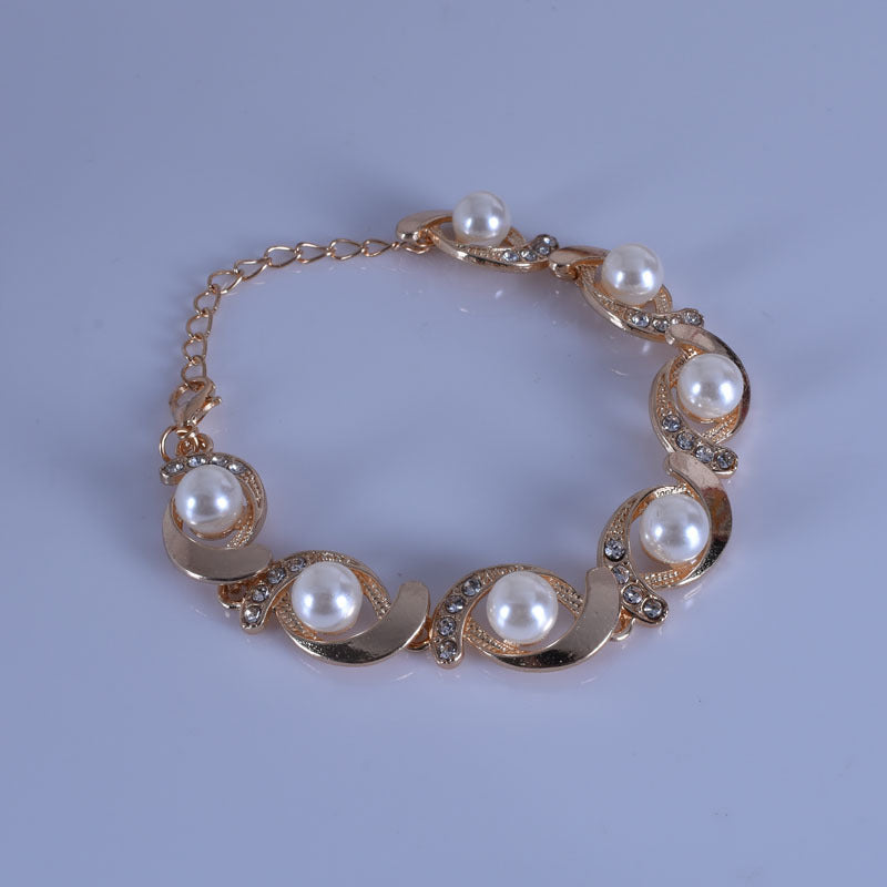 Sweet Gold Electroplated Alloy Bangle With Rhinestone Inlay, Elegant And Stylish Jewelry