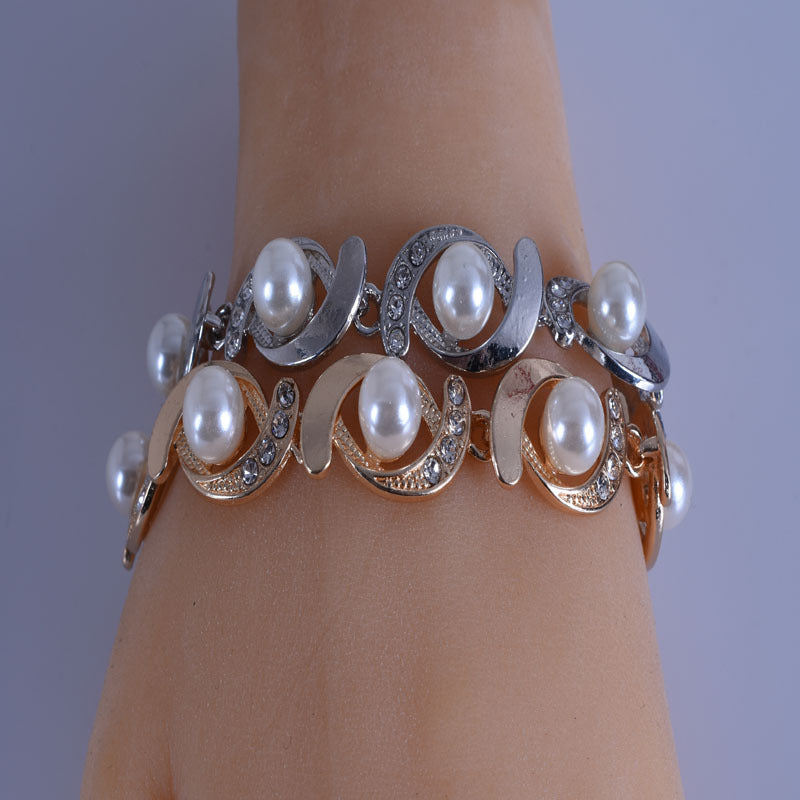 Sweet Gold Electroplated Alloy Bangle With Rhinestone Inlay, Elegant And Stylish Jewelry