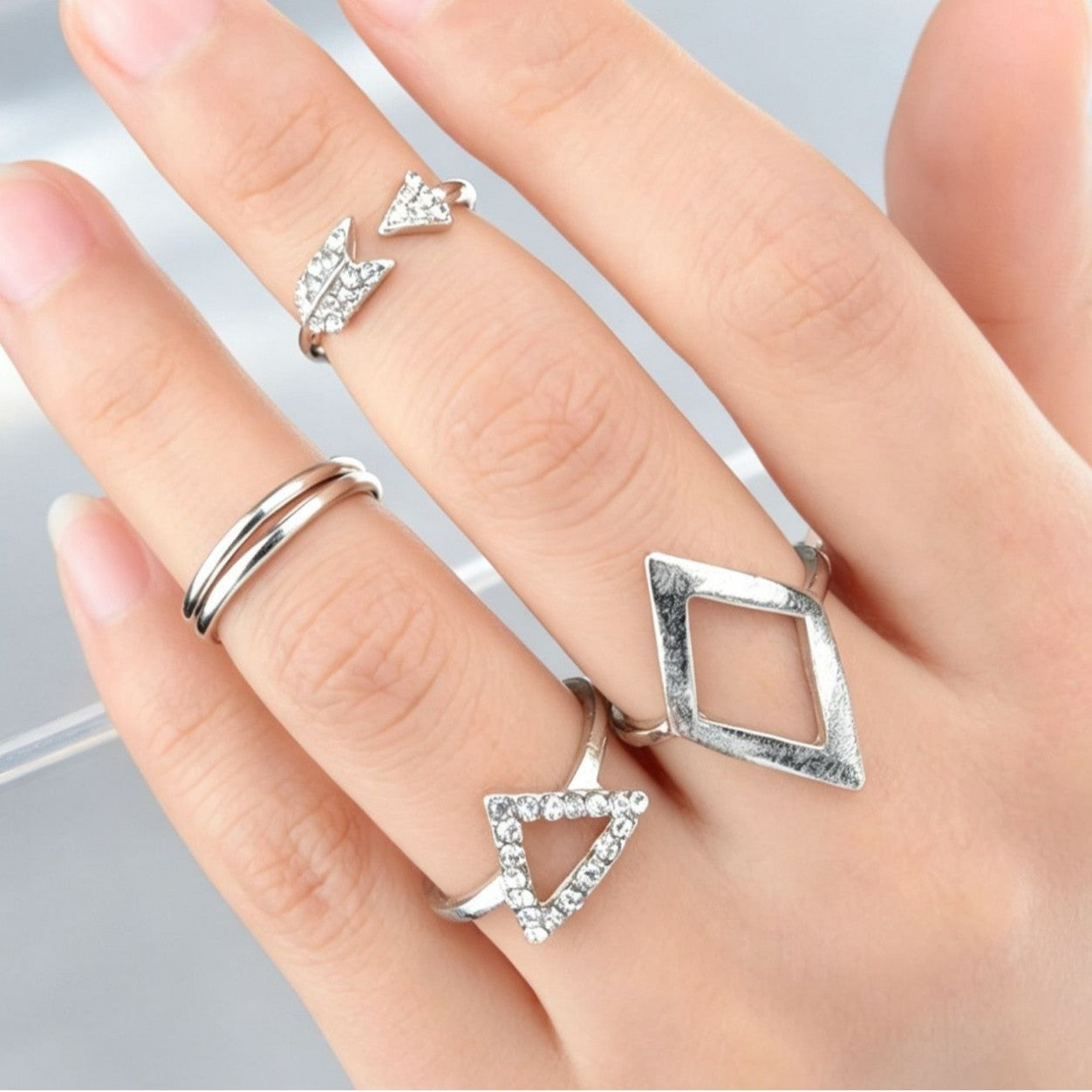 For Women 5 Pieces Gold Arrow Rings Featuring Electroplated Alloy And Rhinestones Inlay