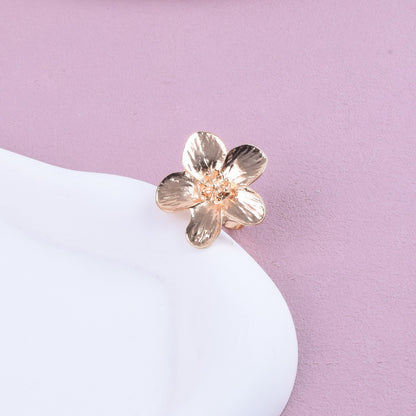 Retro Gold Alloy Flowers Ring For Women Featuring Elegant Floral Design