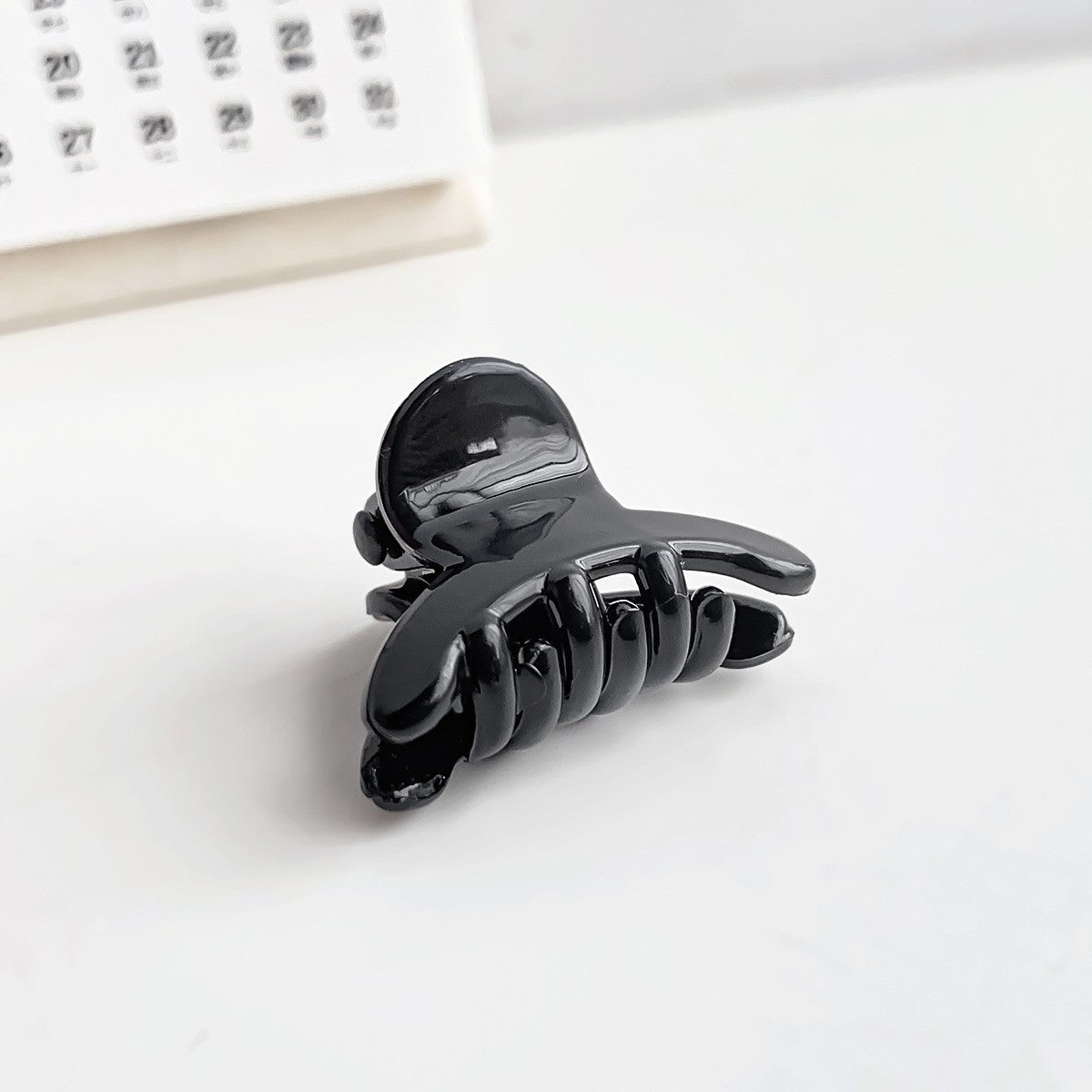 Modern Style Quadrilateral Hairpin For Women, Made Of Durable Plastic