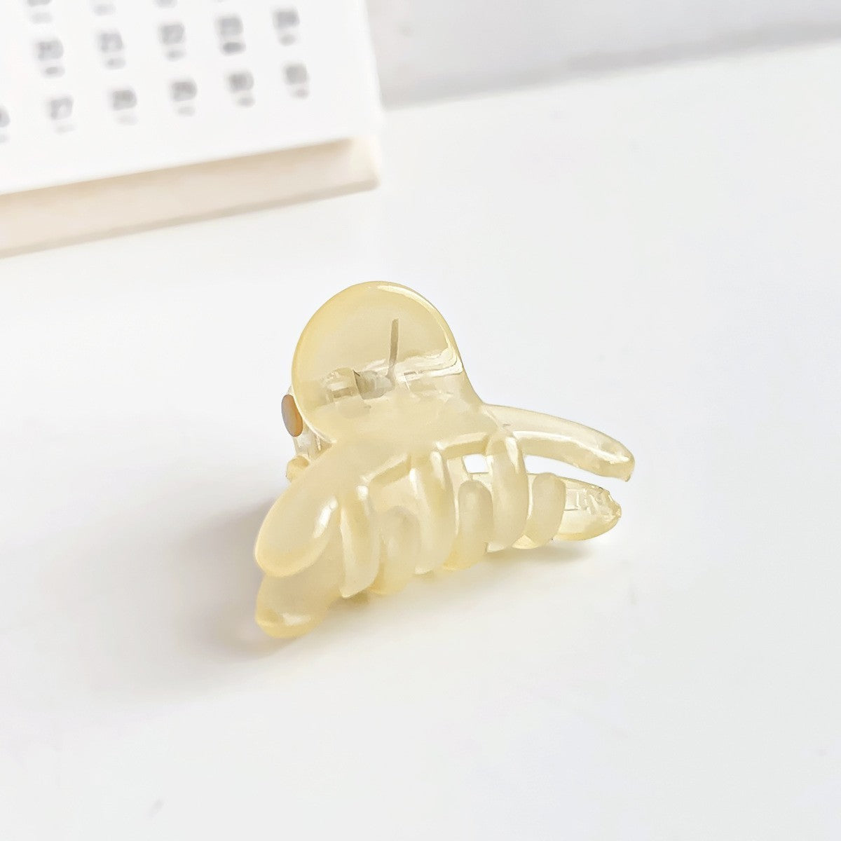 Modern Style Quadrilateral Hairpin For Women, Made Of Durable Plastic