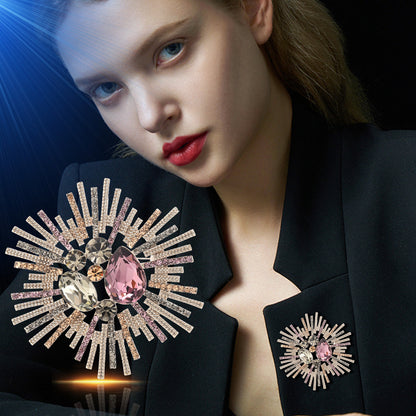 Flowers Pin Made Of Zinc Alloy Featuring Electroplated Craftsmanship