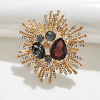 Flowers Pin Made Of Zinc Alloy Featuring Electroplated Craftsmanship