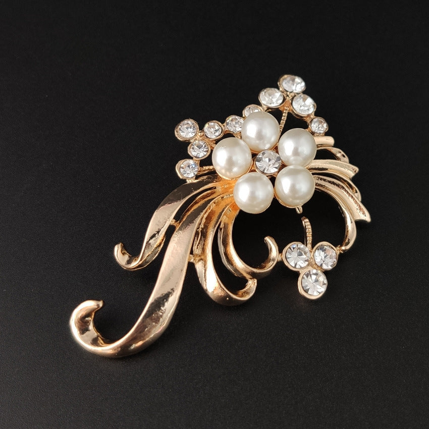 Electroplated Alloy Flower Pin With Rhinestones In Gold