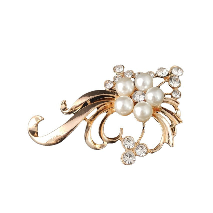Electroplated Alloy Flower Pin With Rhinestones In Gold