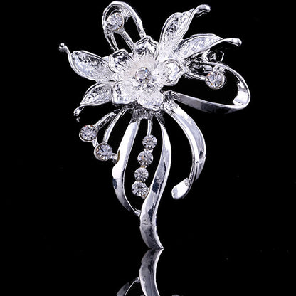 Electroplated Alloy Flower Pin With Rhinestones In Gold