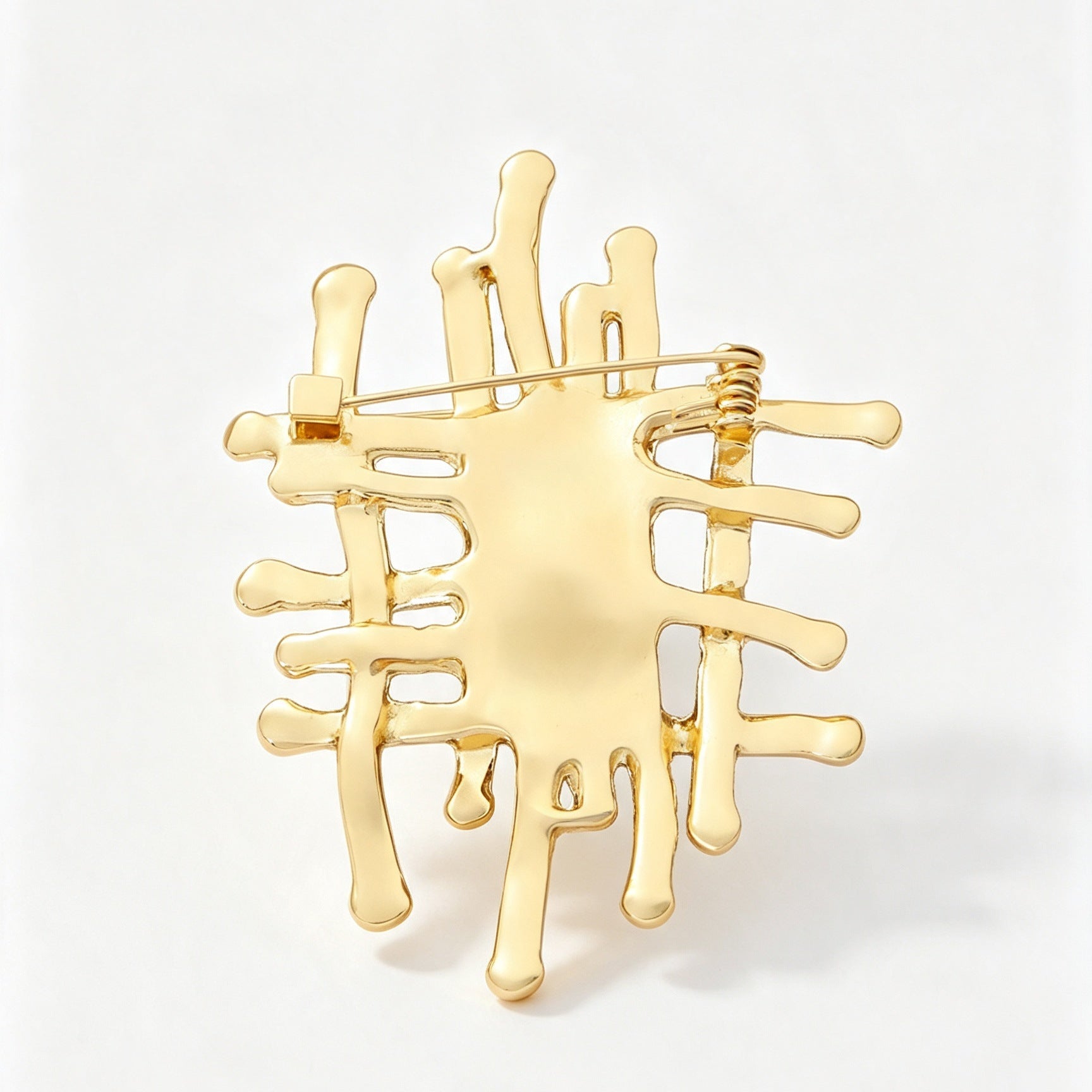 Pin Tree Pattern In 304 Stainless Steel With Artificial Pearl Inlay, Electroplated Finish, Available In Gold
