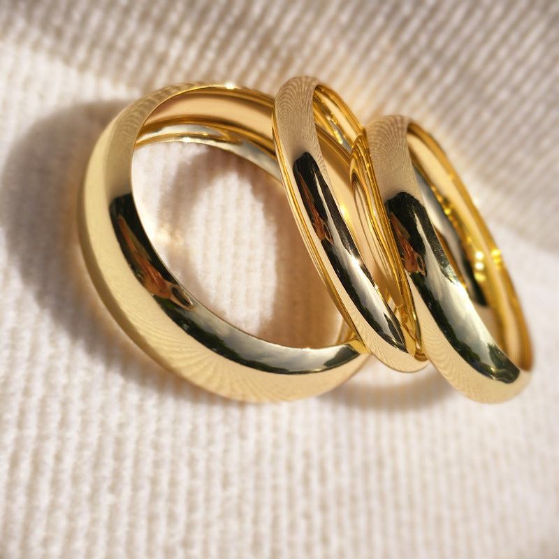 Simple Style Round Gold Iron Bangle Featuring Classic And Durable Craftsmanship