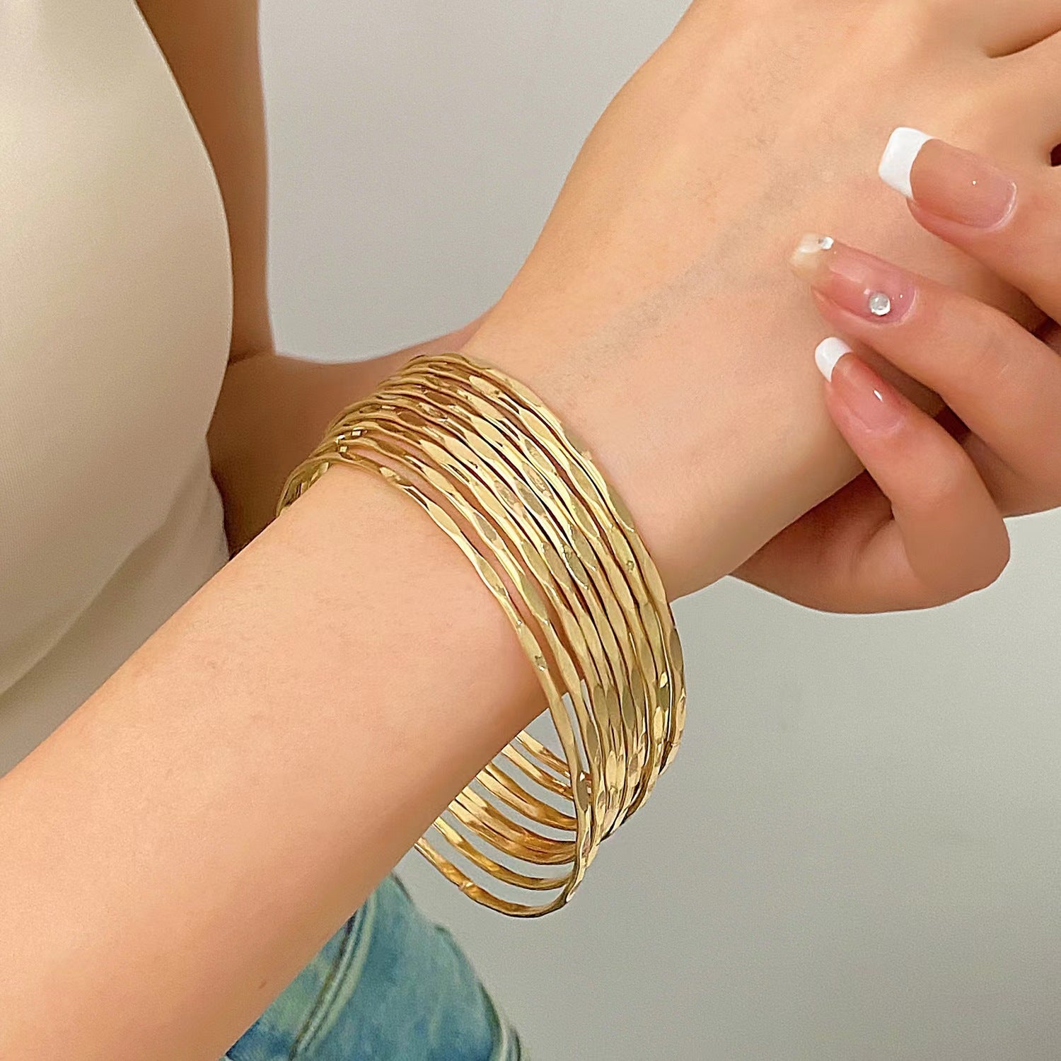 Retro Polka Dots Gold Alloy Bangle For Women With Electroplated Finish