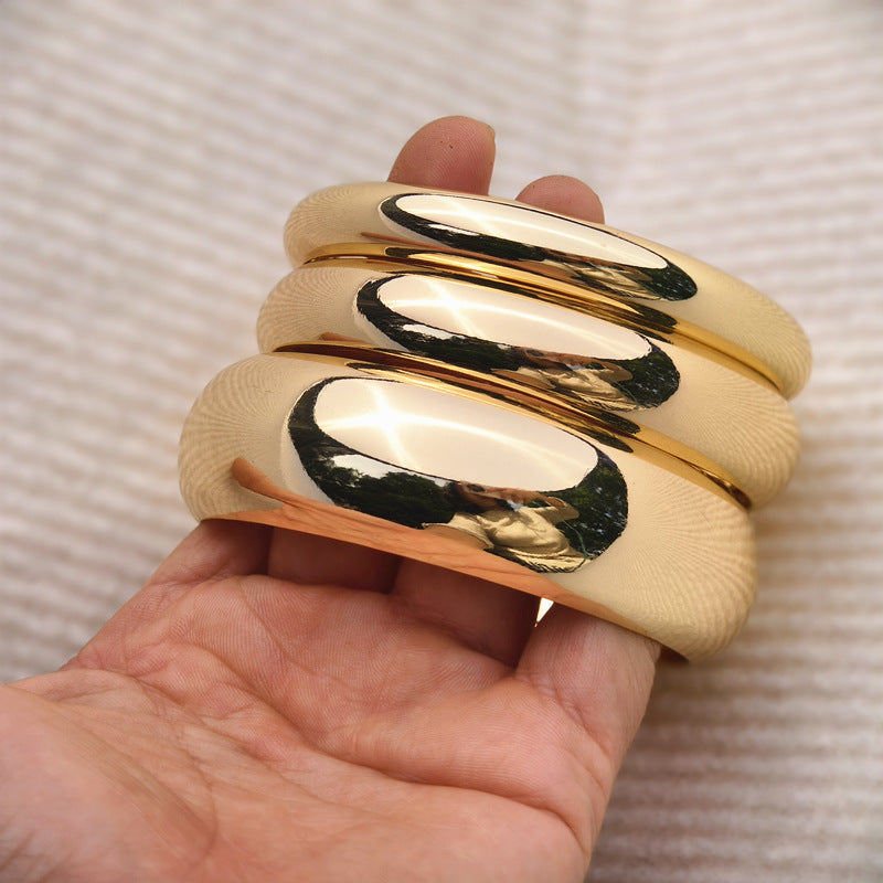 Simple Style Round Gold Iron Bangle Featuring Classic And Durable Craftsmanship
