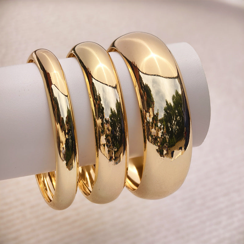 Simple Style Round Gold Iron Bangle Featuring Classic And Durable Craftsmanship