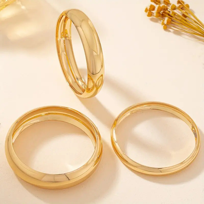 Exaggerated Round Plain Bracelet For Women In Gold Metal Featuring Electroplated Finish