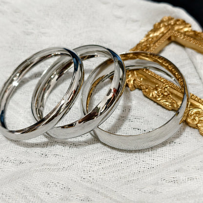 Exaggerated Round Plain Bracelet For Women In Gold Metal Featuring Electroplated Finish