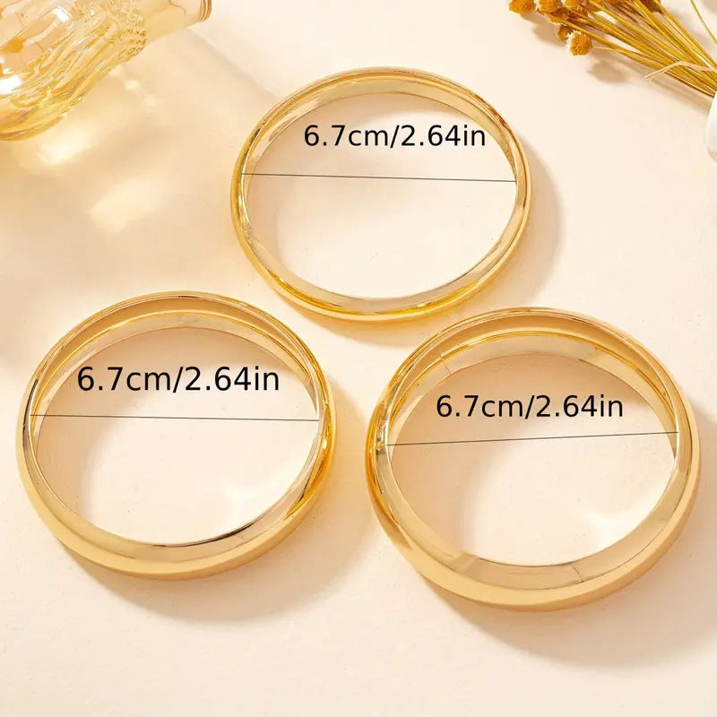 Exaggerated Round Plain Bracelet For Women In Gold Metal Featuring Electroplated Finish