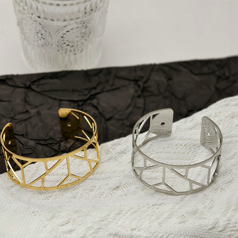Novelty Geometric Asymmetrical Gold Bangle For Women With Electroplated Metal Finish