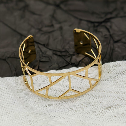 Novelty Geometric Asymmetrical Gold Bangle For Women With Electroplated Metal Finish