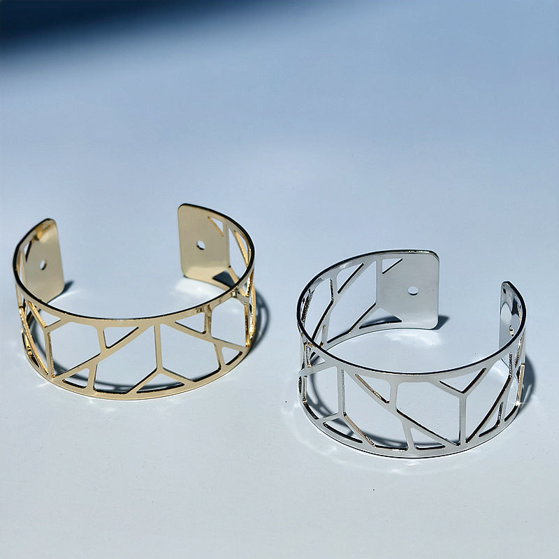 Novelty Geometric Asymmetrical Gold Bangle For Women With Electroplated Metal Finish