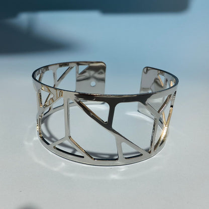 Novelty Geometric Asymmetrical Gold Bangle For Women With Electroplated Metal Finish