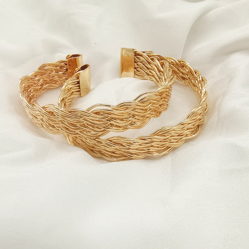 Retro Gold Metal Twist Braid Bangle For Women, Stylish And Elegant Accessory