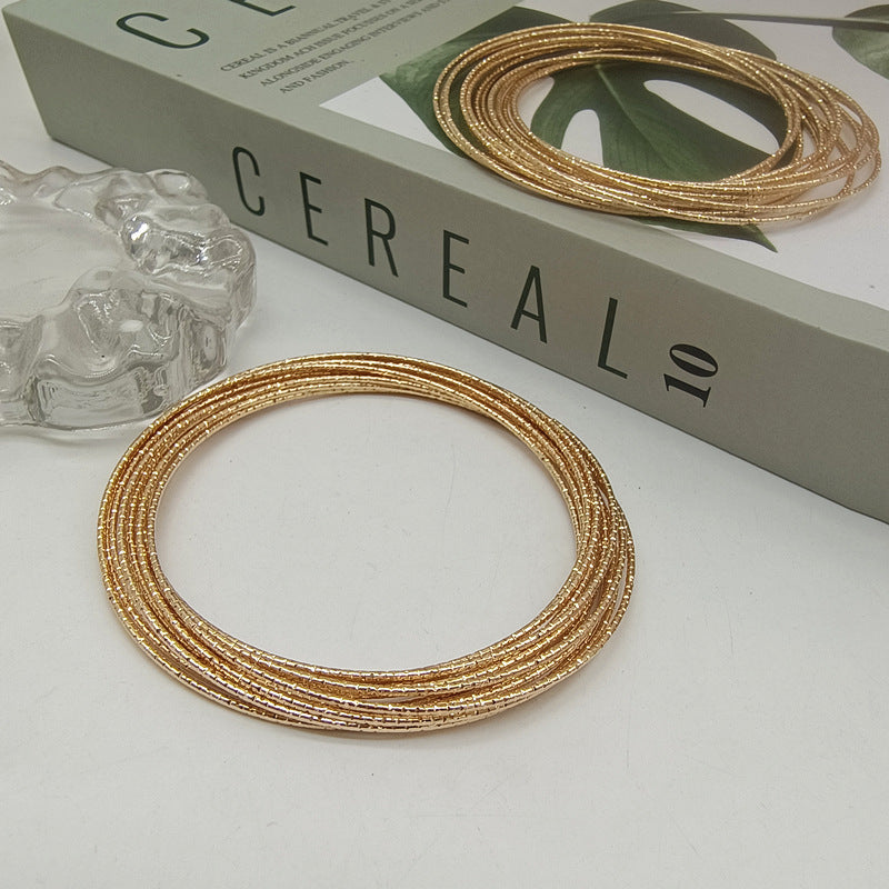 Star Pattern Electroplated Metal Wristband In Gold, Simple Style For Women