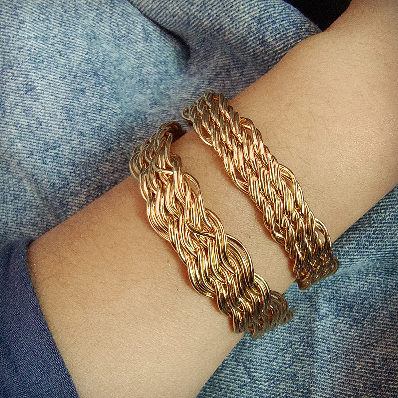 Retro Gold Metal Twist Braid Bangle For Women, Stylish And Elegant Accessory
