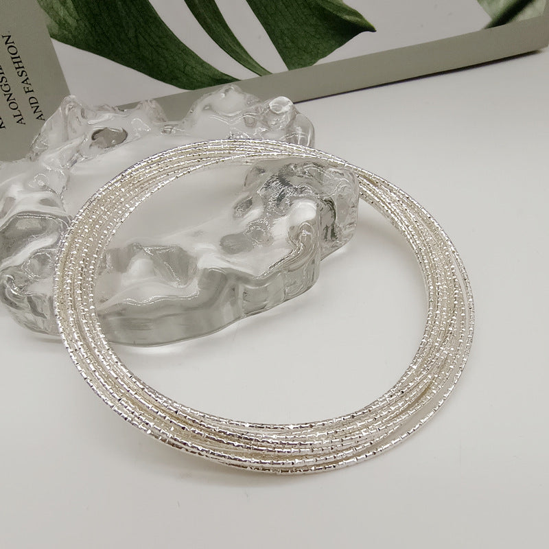 Star Pattern Electroplated Metal Wristband In Gold, Simple Style For Women
