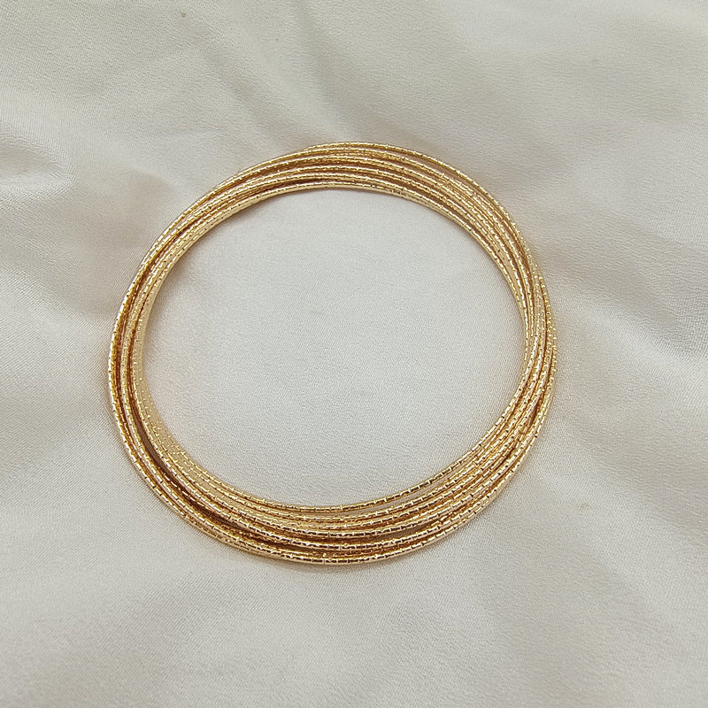 Star Pattern Electroplated Metal Wristband In Gold, Simple Style For Women