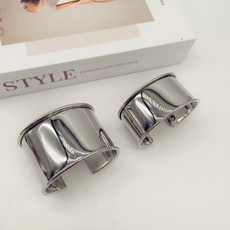 Exaggerated Silver Metal Bangle For Women With Electroplated Finish