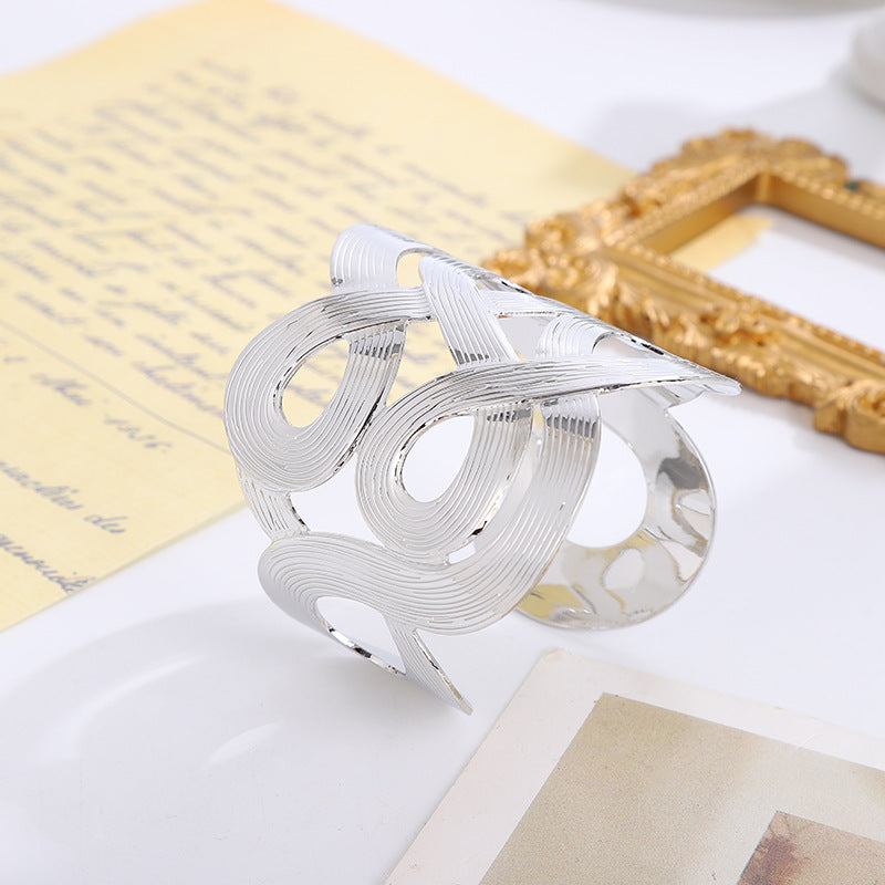 Simple Style Geometric Asymmetrical Bangle In Gold Featuring Electroplated Golden Plated Metal